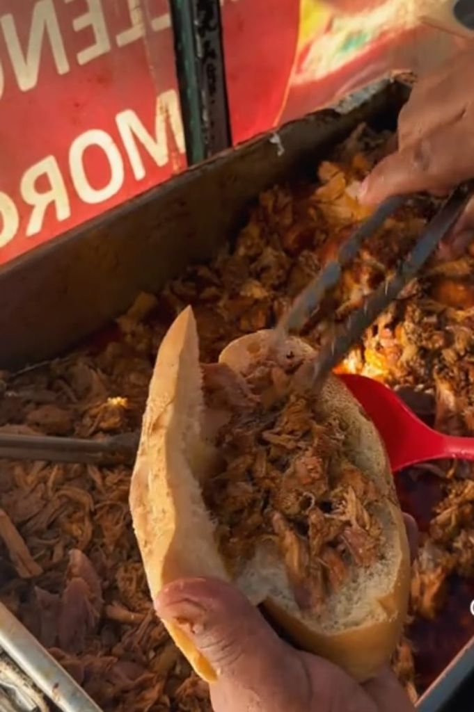 Torta de cochinita pibil recién armada